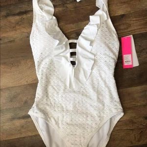 Nevis One Piece Halter - size 10